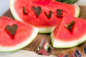 Bài học về tình nghĩa vợ chồng qua nửa trái dưa hấu